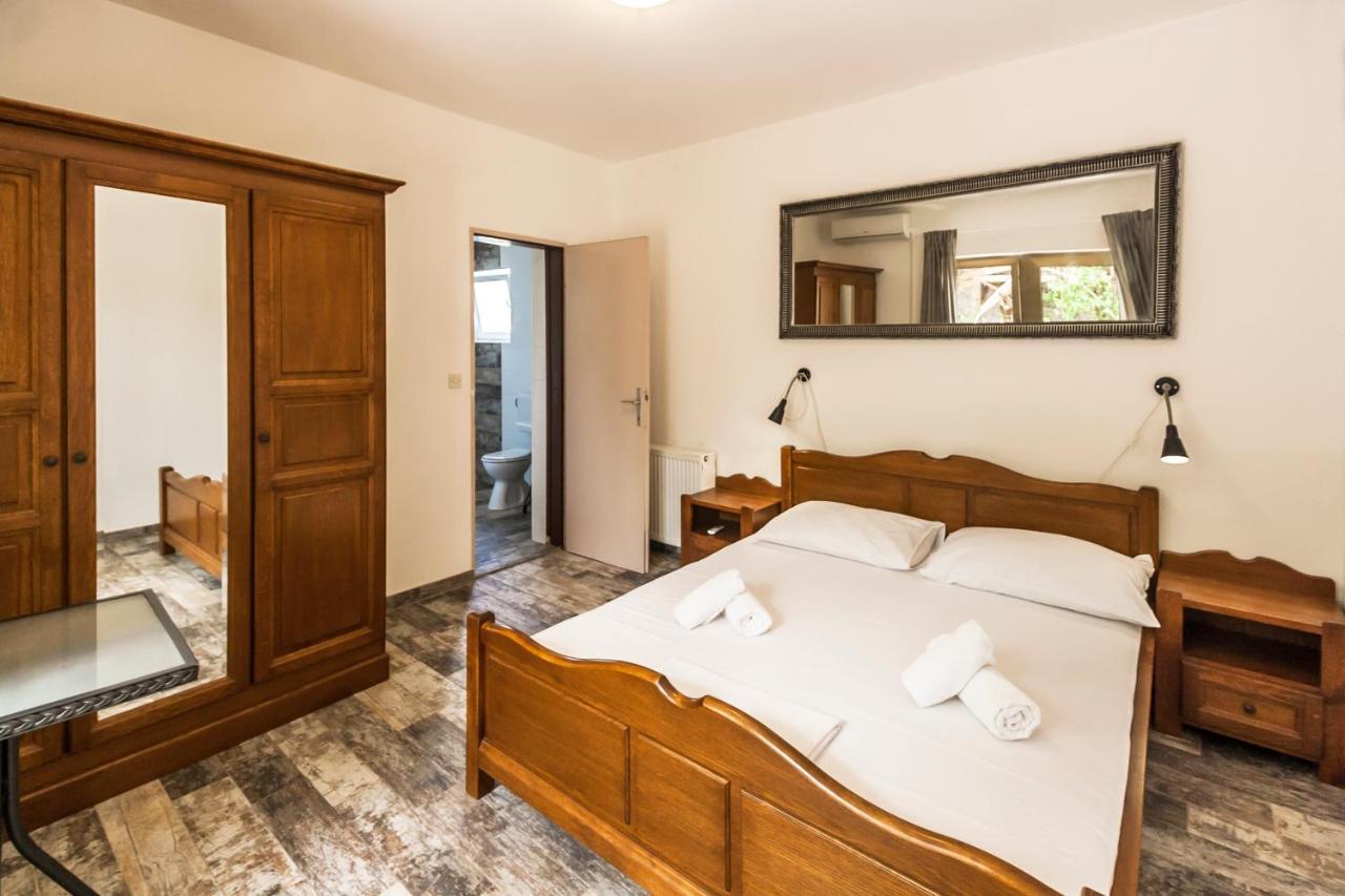 Apartments & Rooms Strcic Petra Krk Town Exterior foto