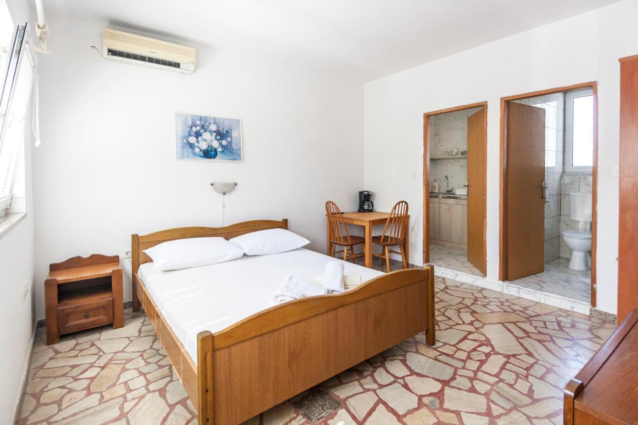 Apartments & Rooms Strcic Petra Krk Town Exterior foto