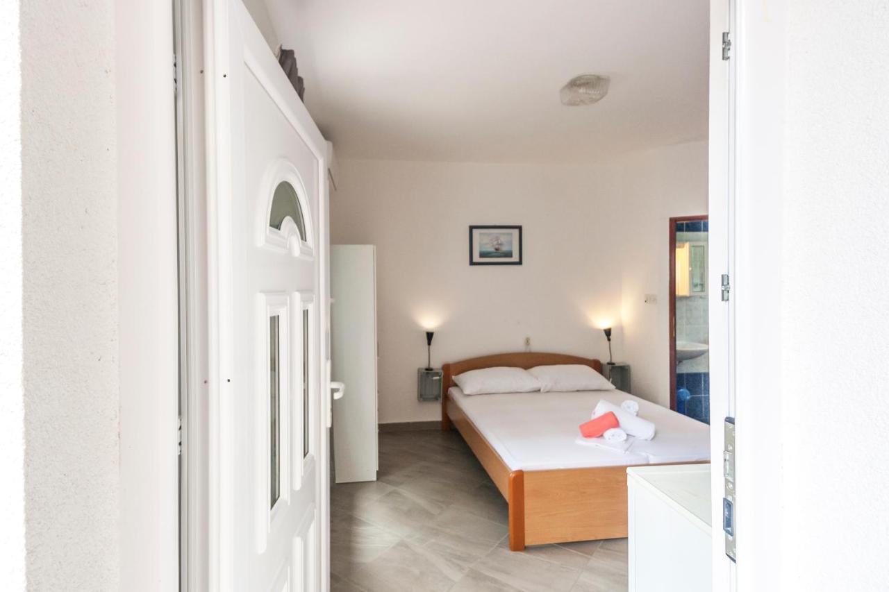 Apartments & Rooms Strcic Petra Krk Town Exterior foto