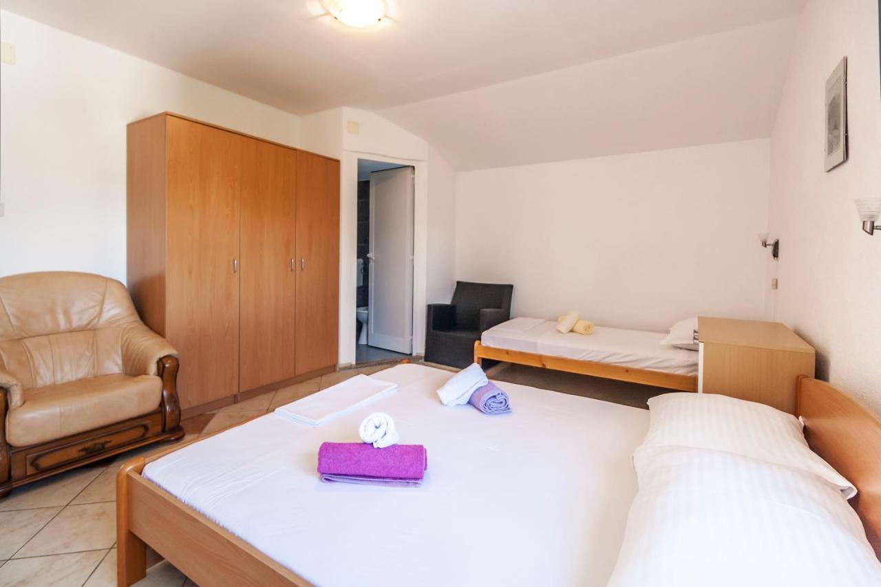 Apartments & Rooms Strcic Petra Krk Town Exterior foto