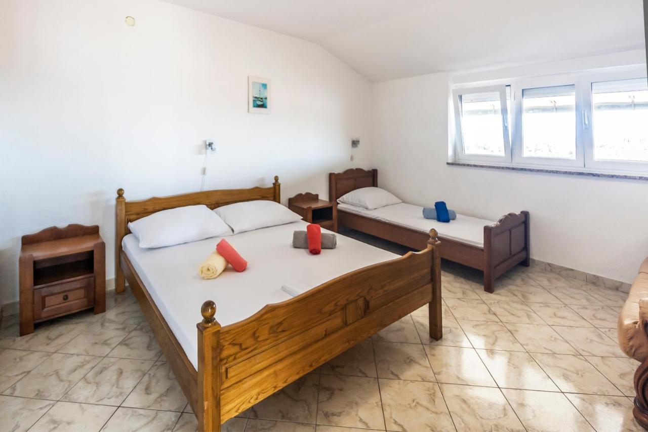 Apartments & Rooms Strcic Petra Krk Town Exterior foto