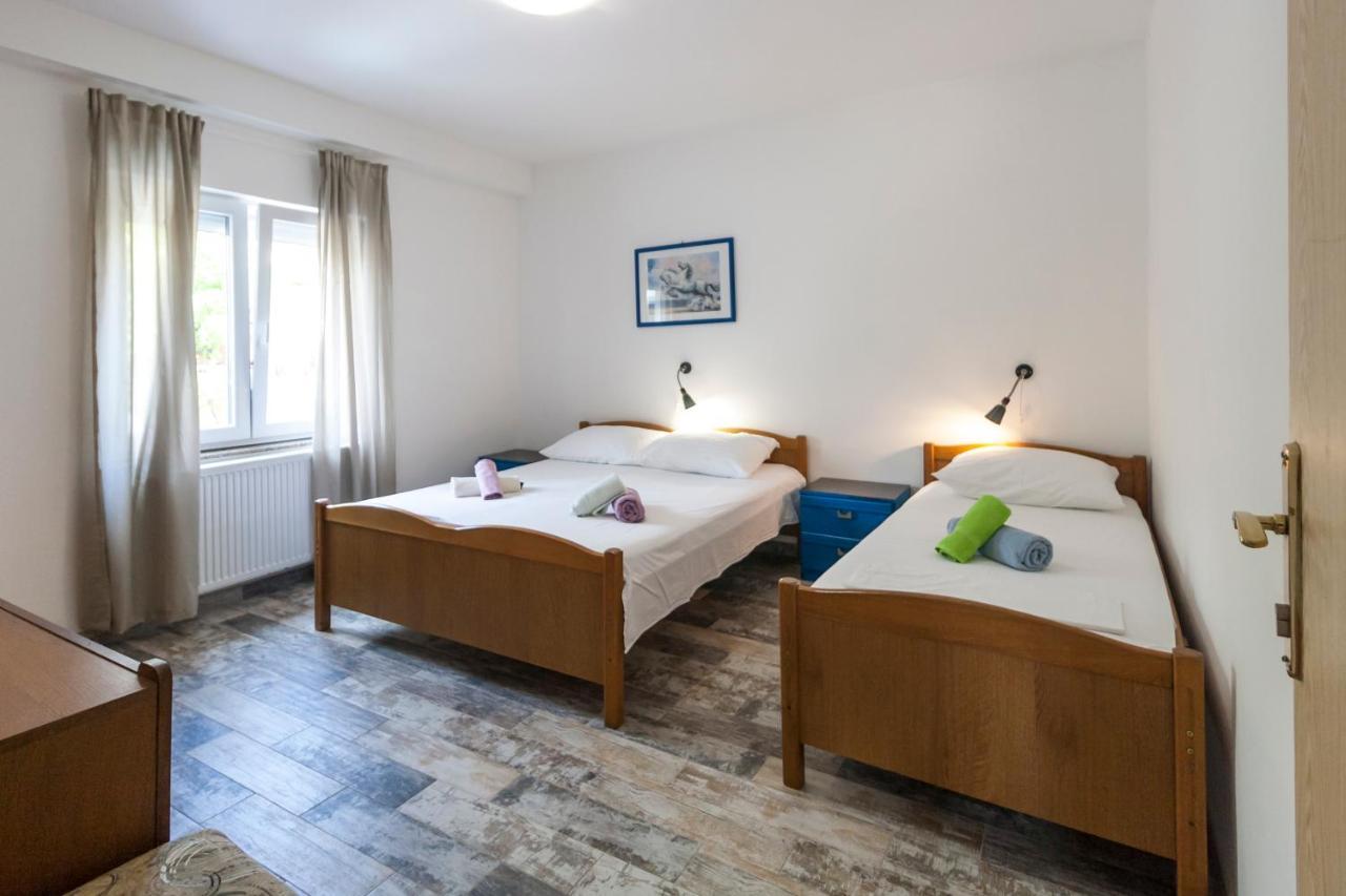 Apartments & Rooms Strcic Petra Krk Town Exterior foto