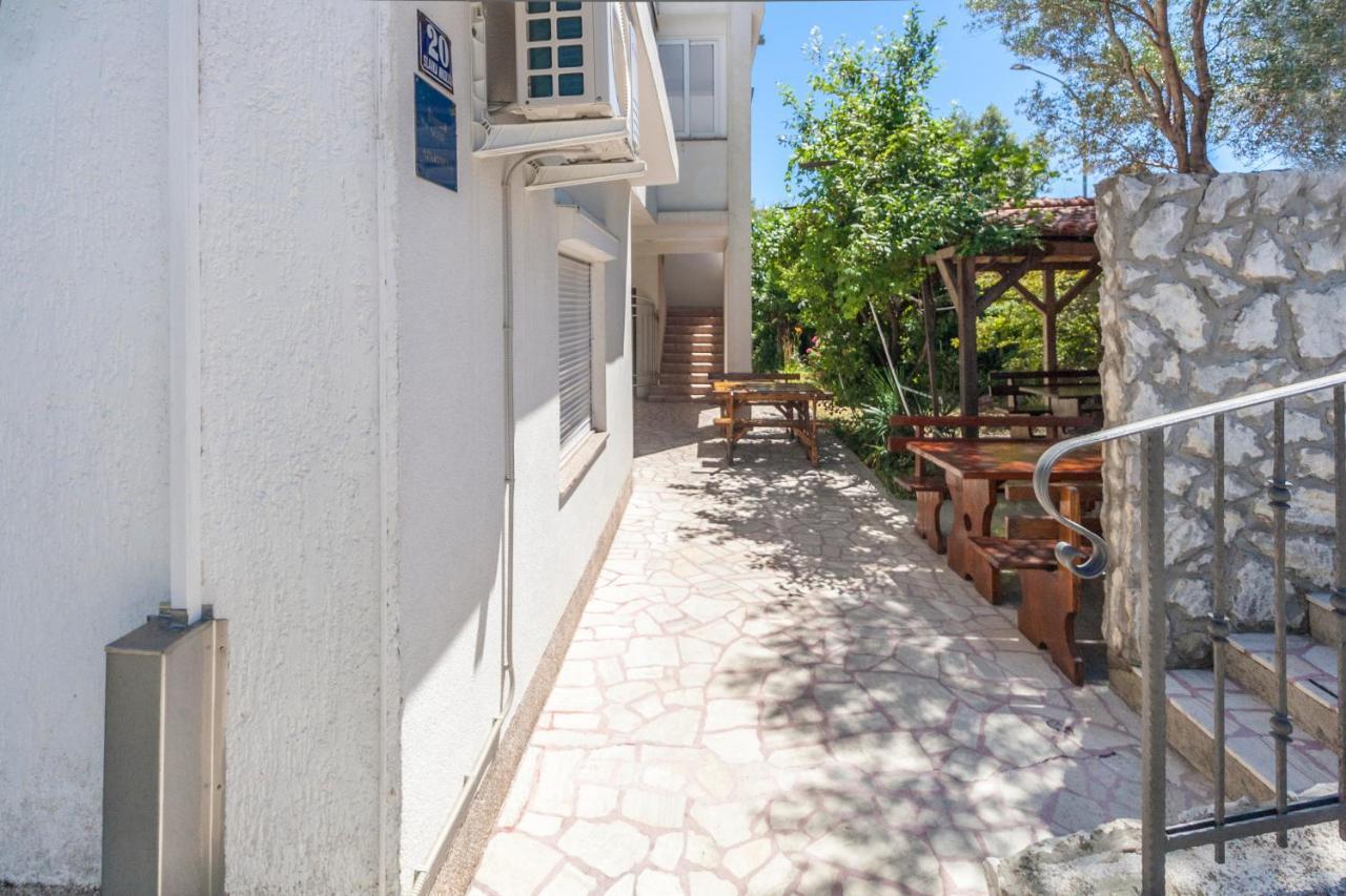 Apartments & Rooms Strcic Petra Krk Town Exterior foto